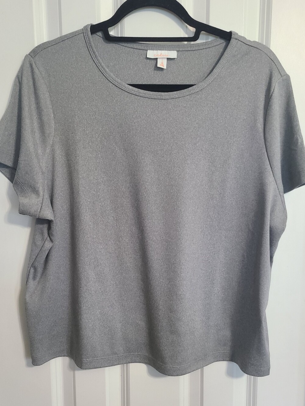 Colsie Short-Sleeve Crewneck Tee in Gray